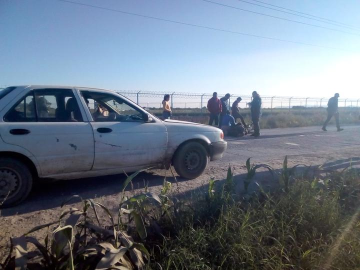 Motociclista se cae y se mata