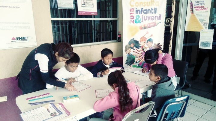 Menores participan en consulta del INE