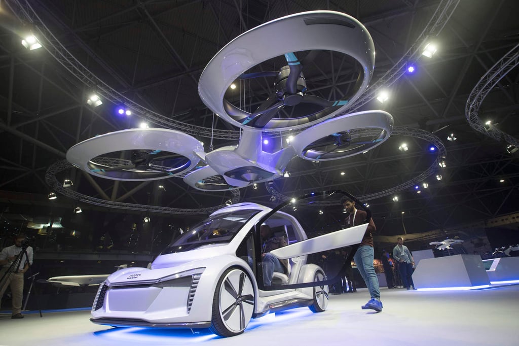 Feria tecnológica exhibe prototipo de carro volador