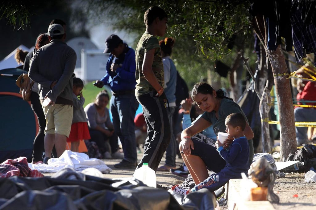 Condiciones en albergue provisional se complican para migrantes