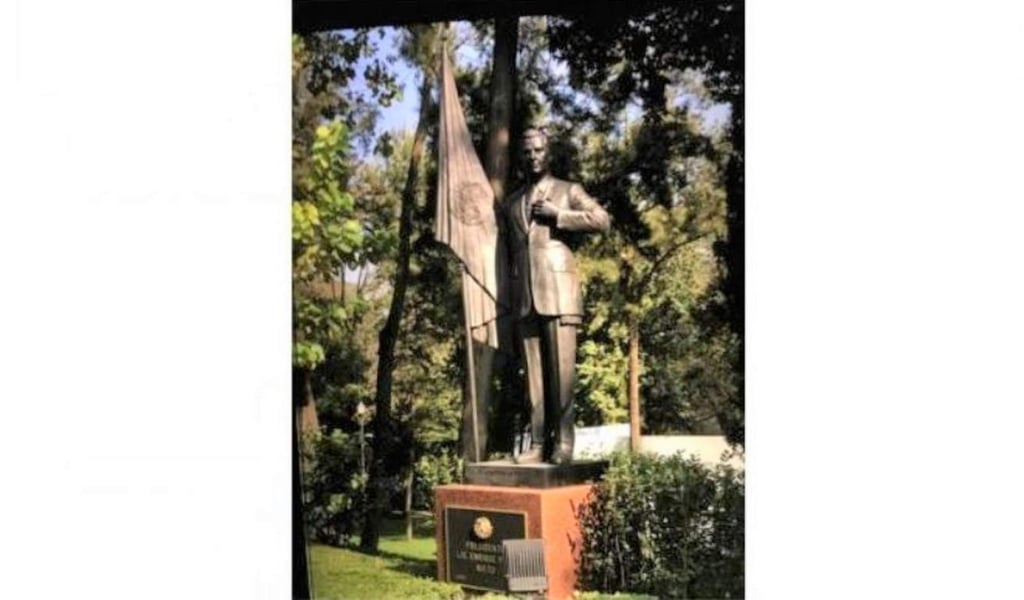 Peña Nieto ya tiene su estatua en Los Pinos