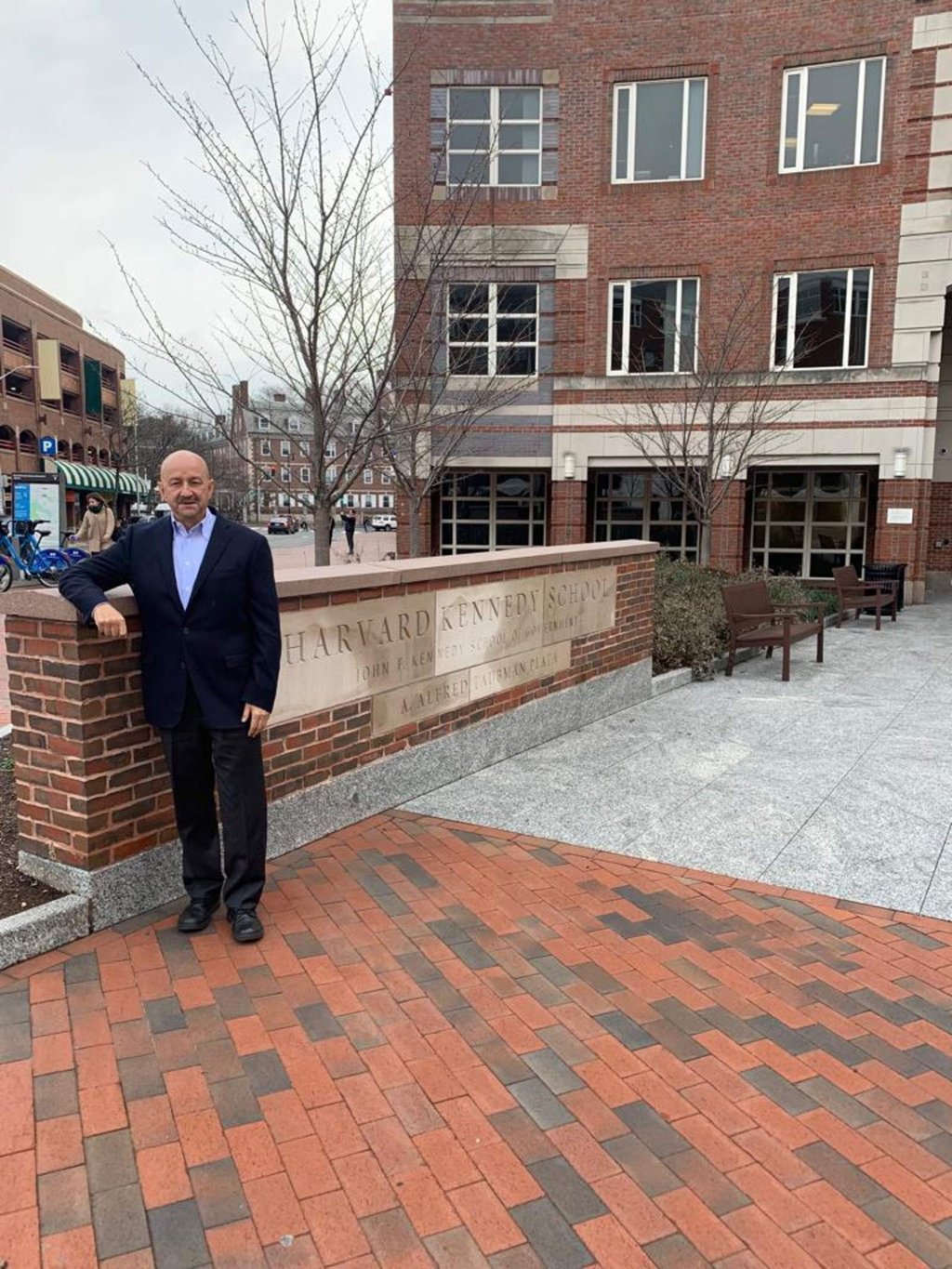 Salinas de Gortari se reúne con estudiantes de Harvard