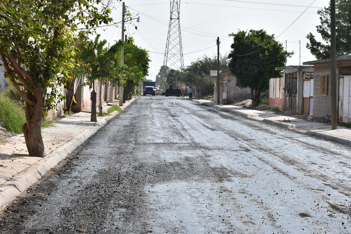 Pavimentan más comunidades rurales
