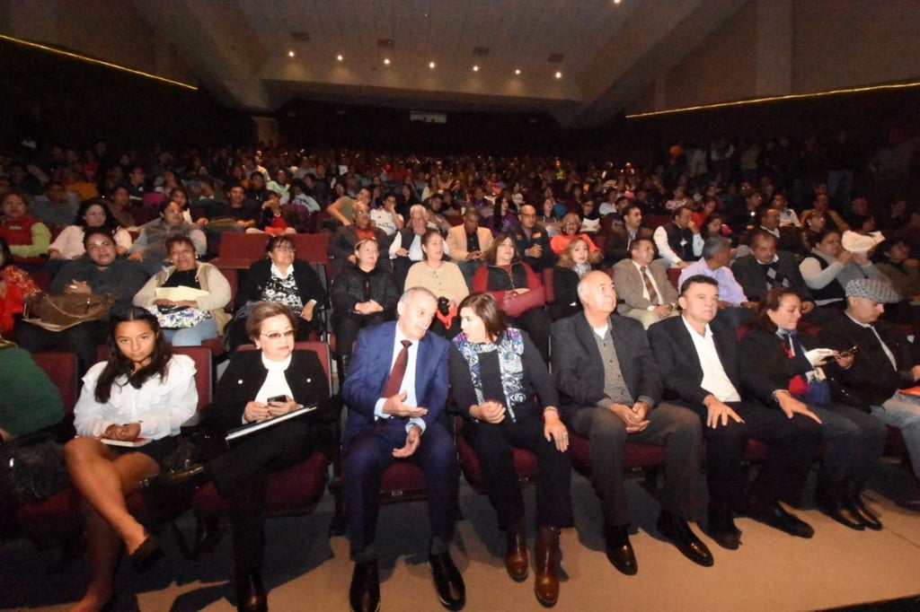 El lagunero Jorge Torres presenta libro en Lerdo