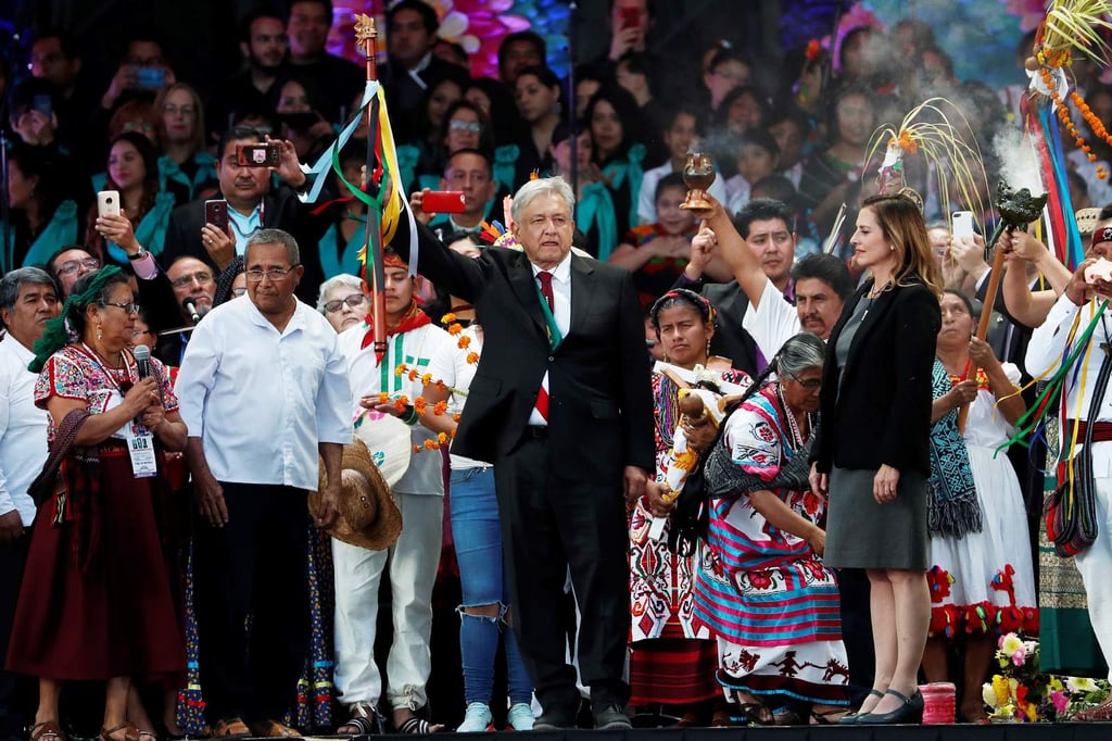 AMLO recibe Bastón de Mando y dirige mensaje