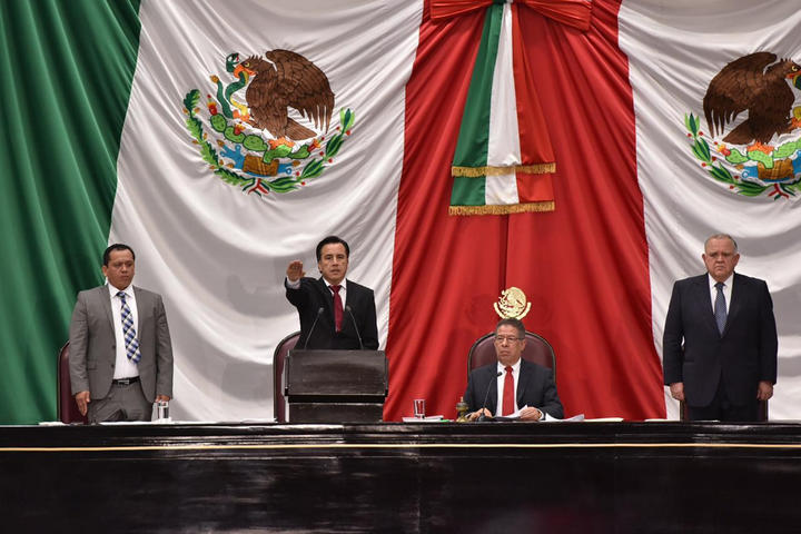 Cuitláhuac García asume el gobierno de Veracruz
