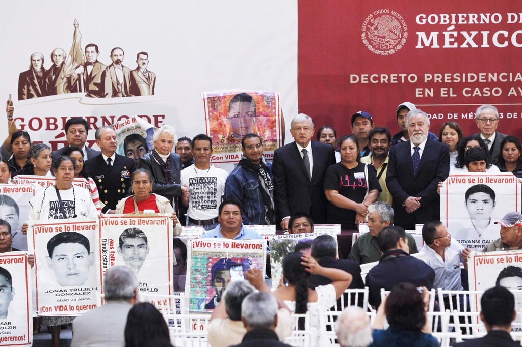 Firman decreto para Comisión de la Verdad en Caso Ayotzinapa