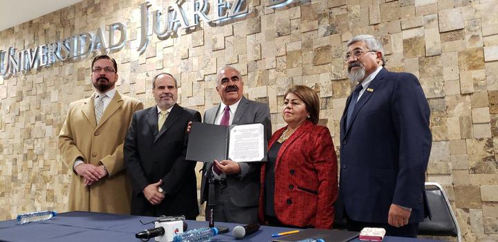 Entregan constancia de mayoría como rector de la UJED a Rubén Solís