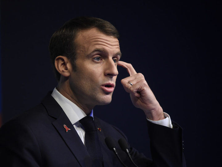Emmanuel Macron frena aumento a combustibles