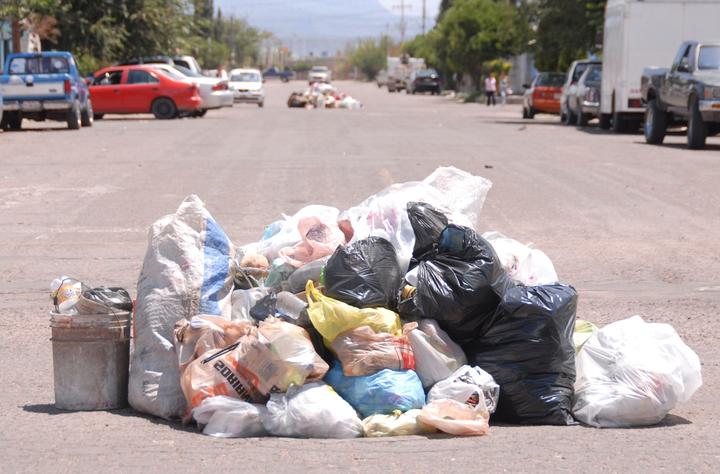 Basureros están saturados de bolsas: Medio Ambiente