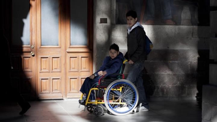 Anuncian pensión para niños con discapacidad en pobreza