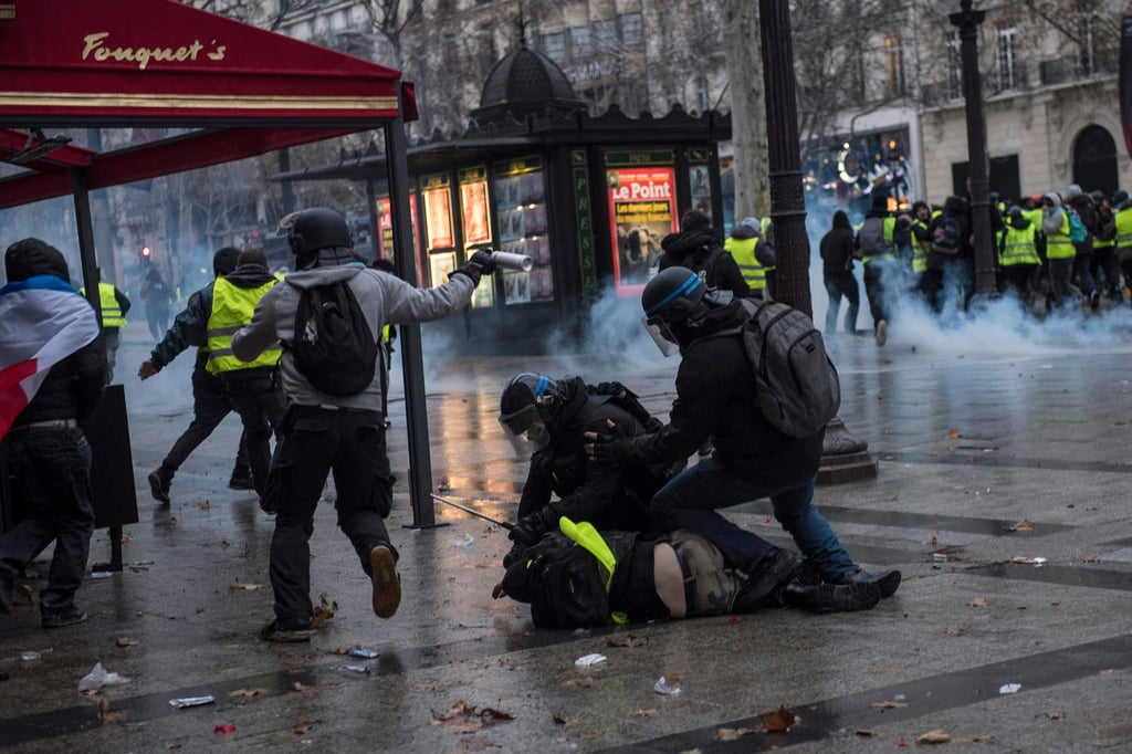 Detienen a 1,723 personas en protestas en Francia