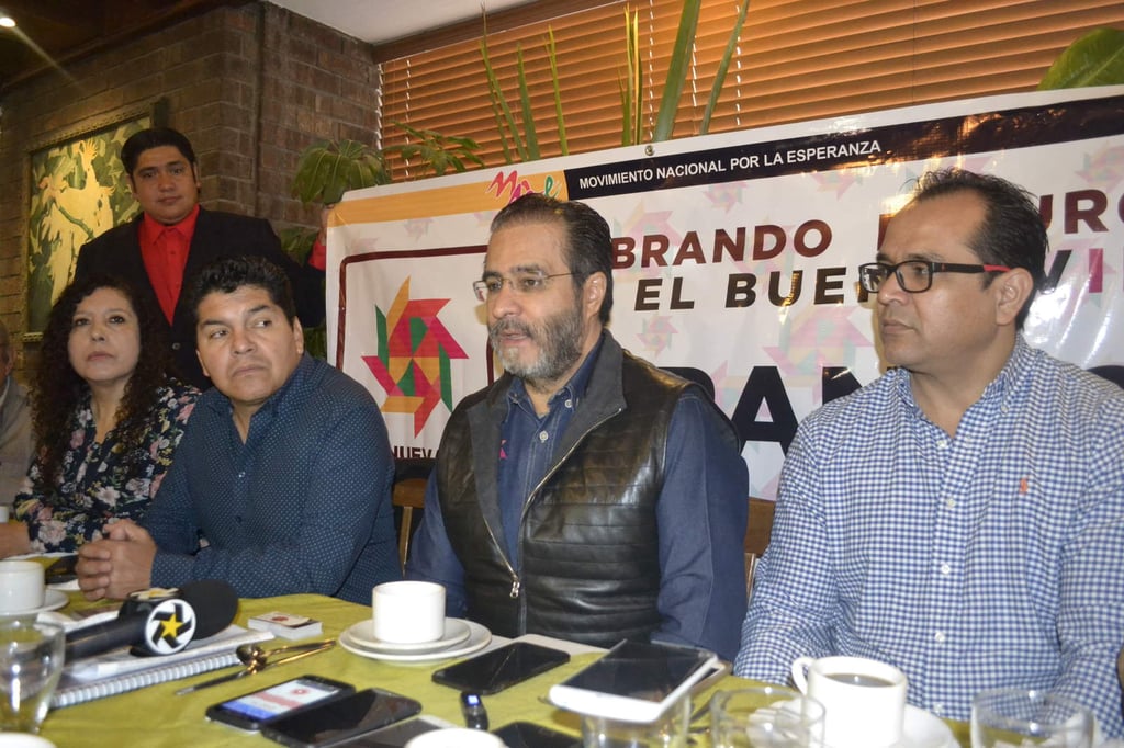 Se reúne René Bejarano con representantes de izquierda en Gómez Palacio