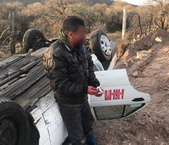 Taxista sufre impacto en carretera Durango-Parral