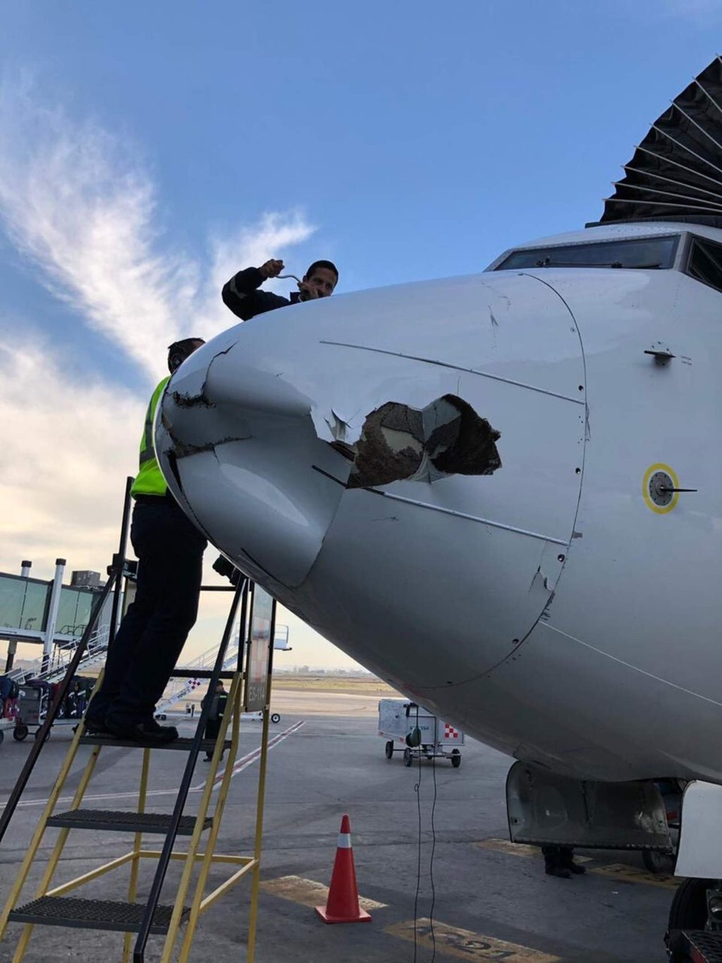 Avión de Aeroméxico sufre daños en punta; investigan causas