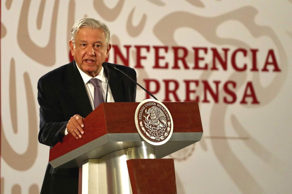López Obrador firma convenio para federalizar servicios de salud