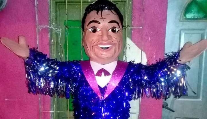'Reaparece' a Juan Gabriel... pero en piñata