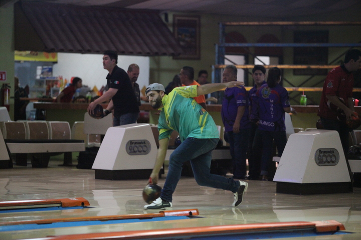 A tirar bolos por los pavos navideños