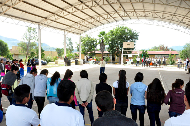 Plantel de bachillerato atiende a zona indígena