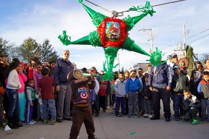 Entregan apoyos para Villa Unión