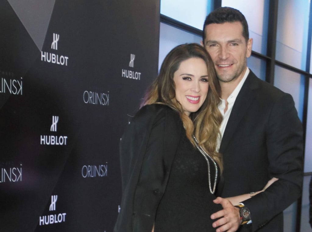 Jacky Bracamontes da a luz a mellizas