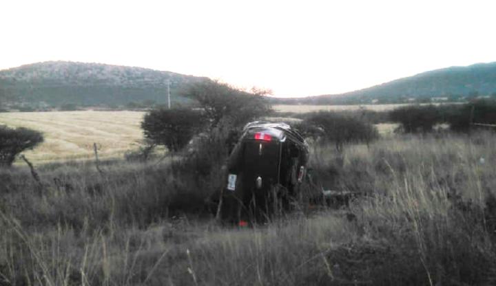 Muere niño en aparatosa volcadura; hay 14 heridos