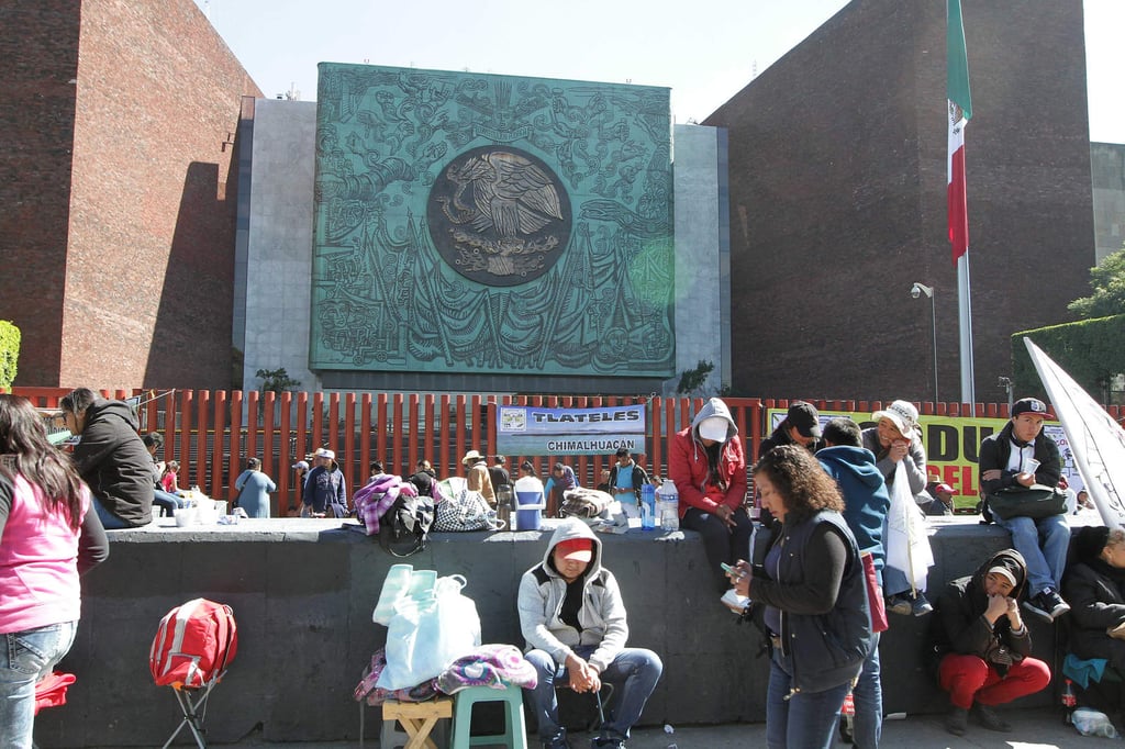 Campesinos vuelven a bloquear accesos a la Cámara de Diputados