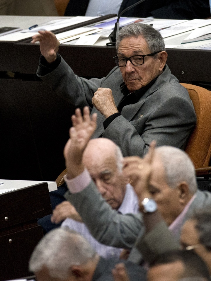 Parlamento cubano avala Constitución
