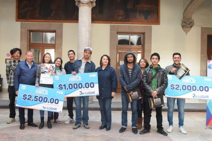 Entregan premios de 'esculturas en hielo'