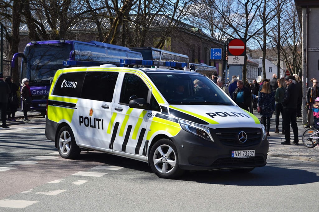 Ladrón queda atrapado en el auto que iba a robar