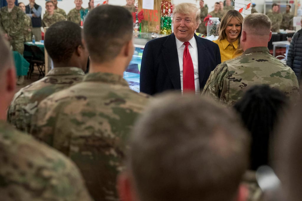 Realiza Trump visita sorpresa a soldados de EU en Irak