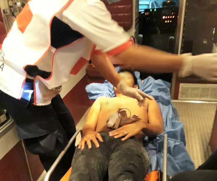 Casi es degollado por una pulidora