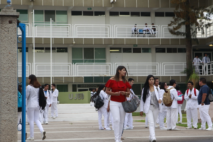 Van contra discriminación en la Universidad Juárez