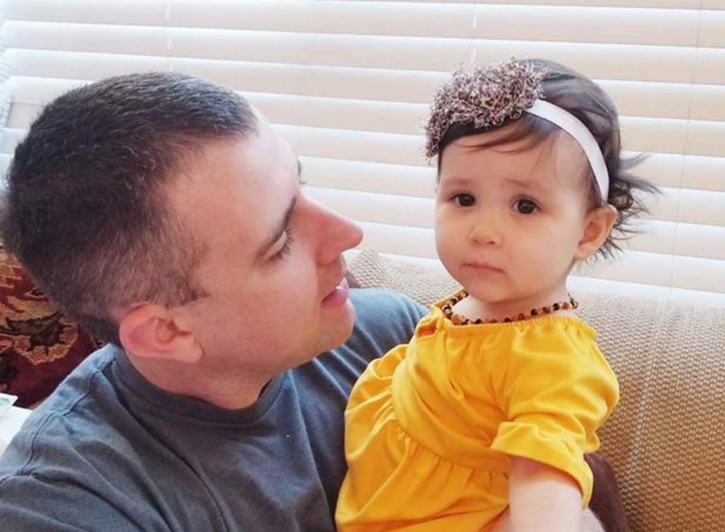 Bebé no reconoce a su papá sin barba