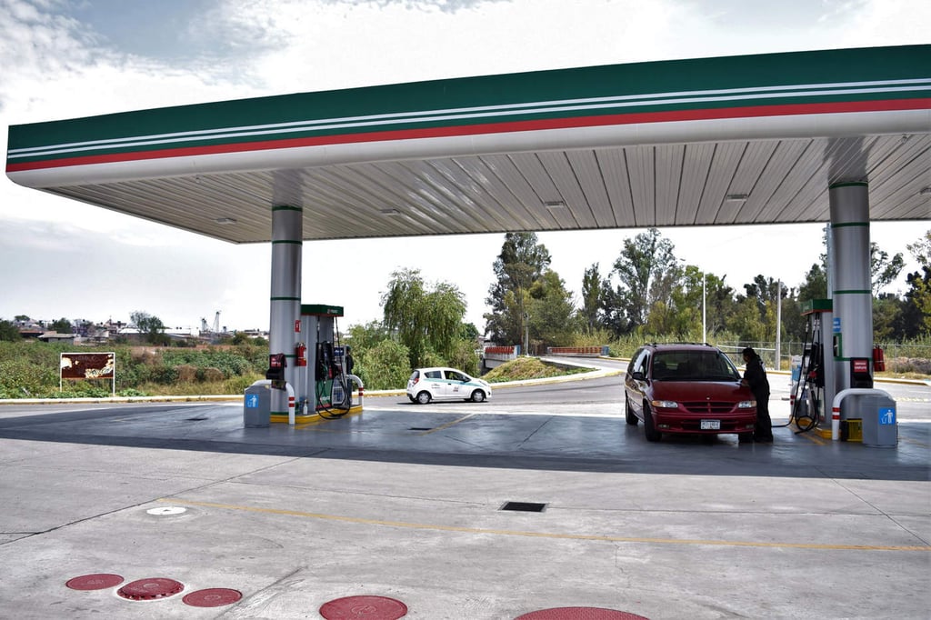 Empresarios protestan por desabasto de gasolina en Michoacán