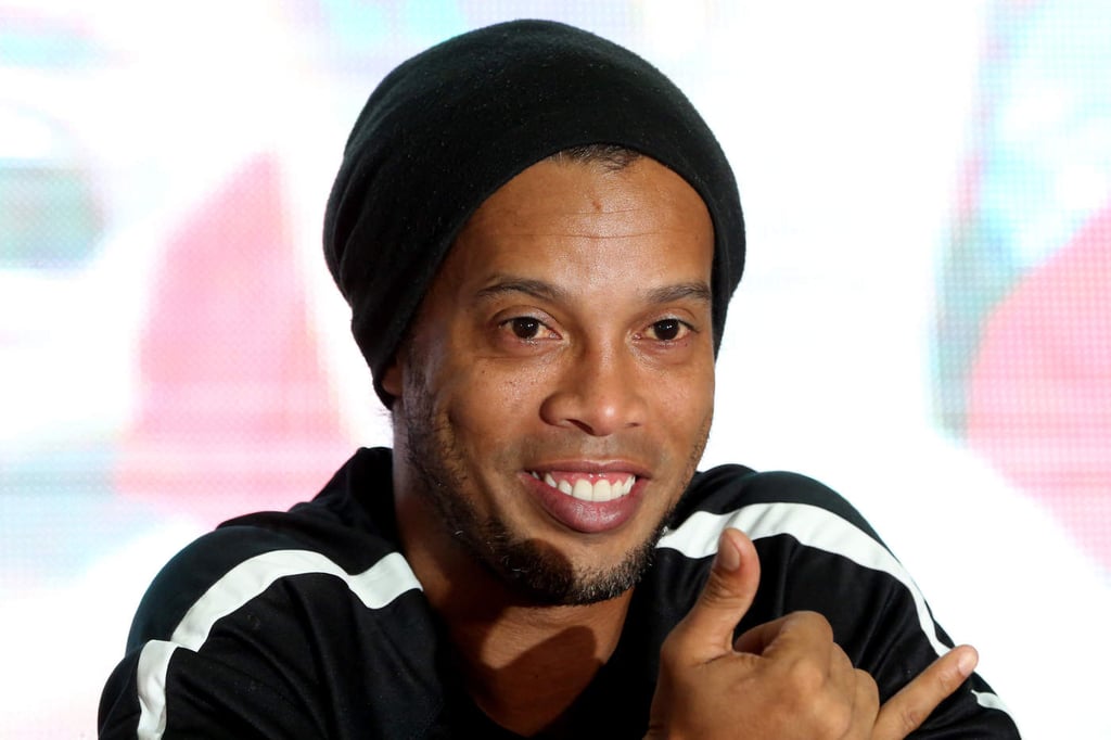Justicia brasileña le prohíbe a Ronaldinho salir del país