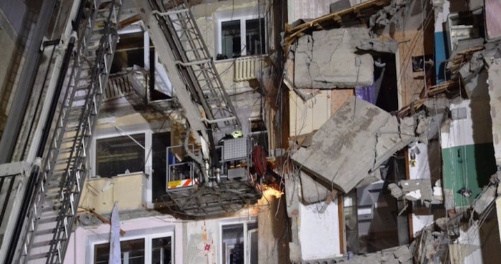 Suman 39 muertos por colapso de edificio