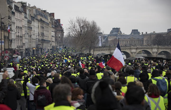 'Chalecos amarillos' mantienen protestas