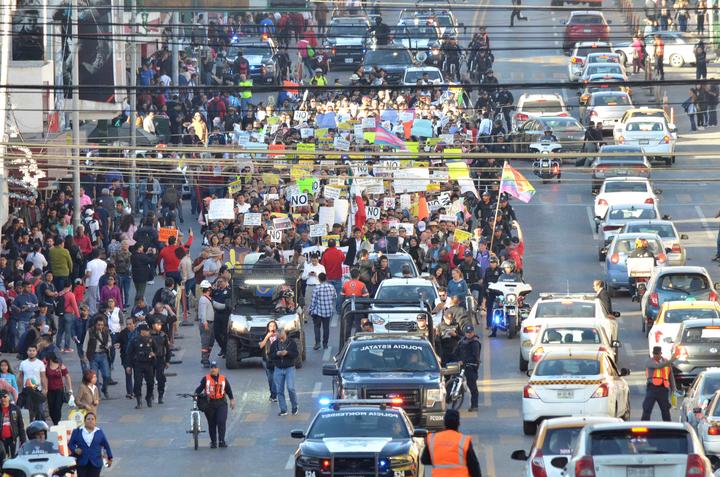 Marchan en Nuevo León contra alza en impuestos