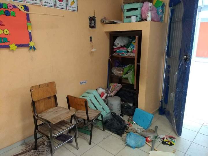 Regresan a clases y hallan su escuela saqueada, en Gómez Palacio