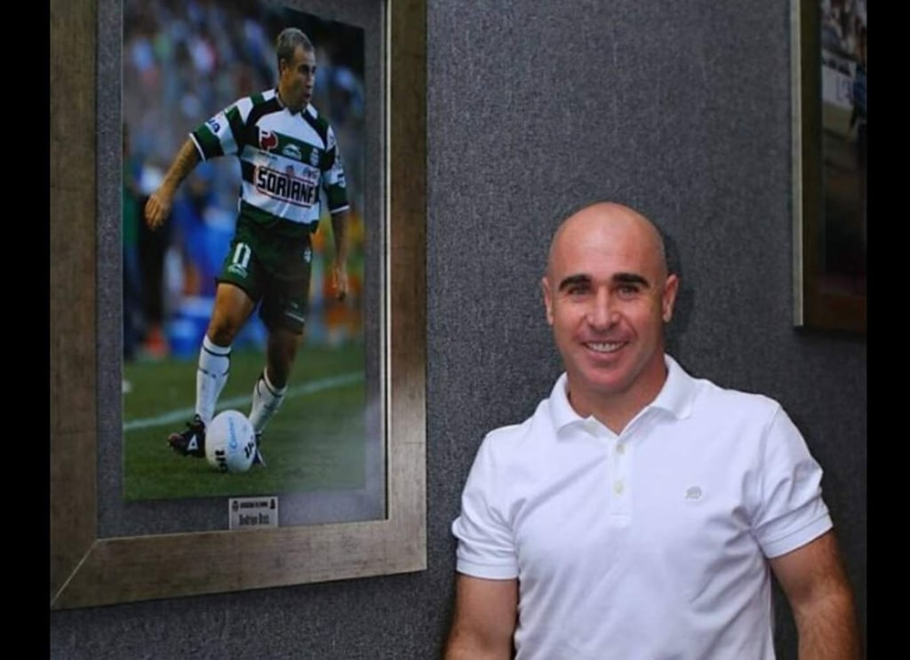 'Pony' Ruiz inaugura su Academia de futbol en Torreón