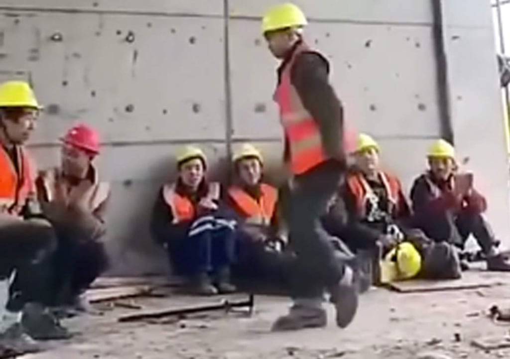 VIRAL: Obrero asombra con pasos de Michael Jackson