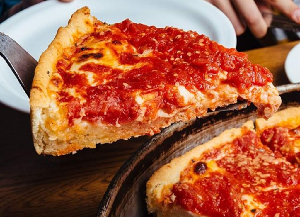 ¿Qué tiene más, una pizza grande o dos chicas?