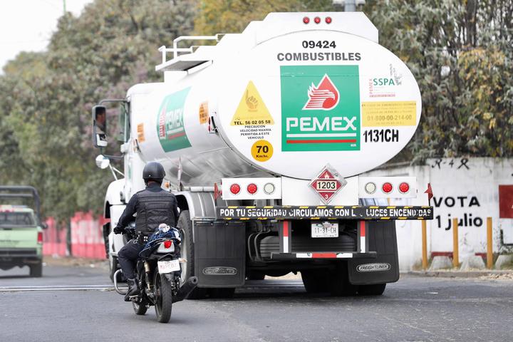 México importa 45% menos gasolina