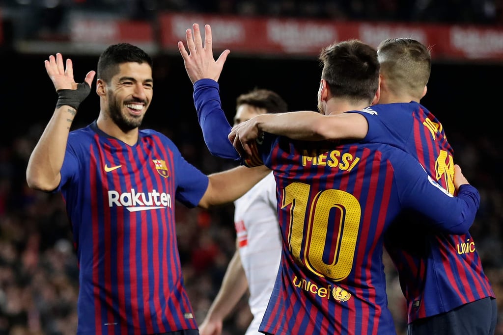 Suárez y Messi mantienen líder al Barça