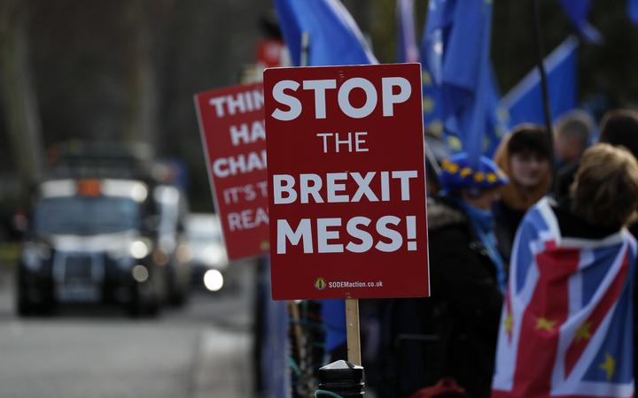 May alerta de 'catastrófico' revés si se bloquea el 'brexit'