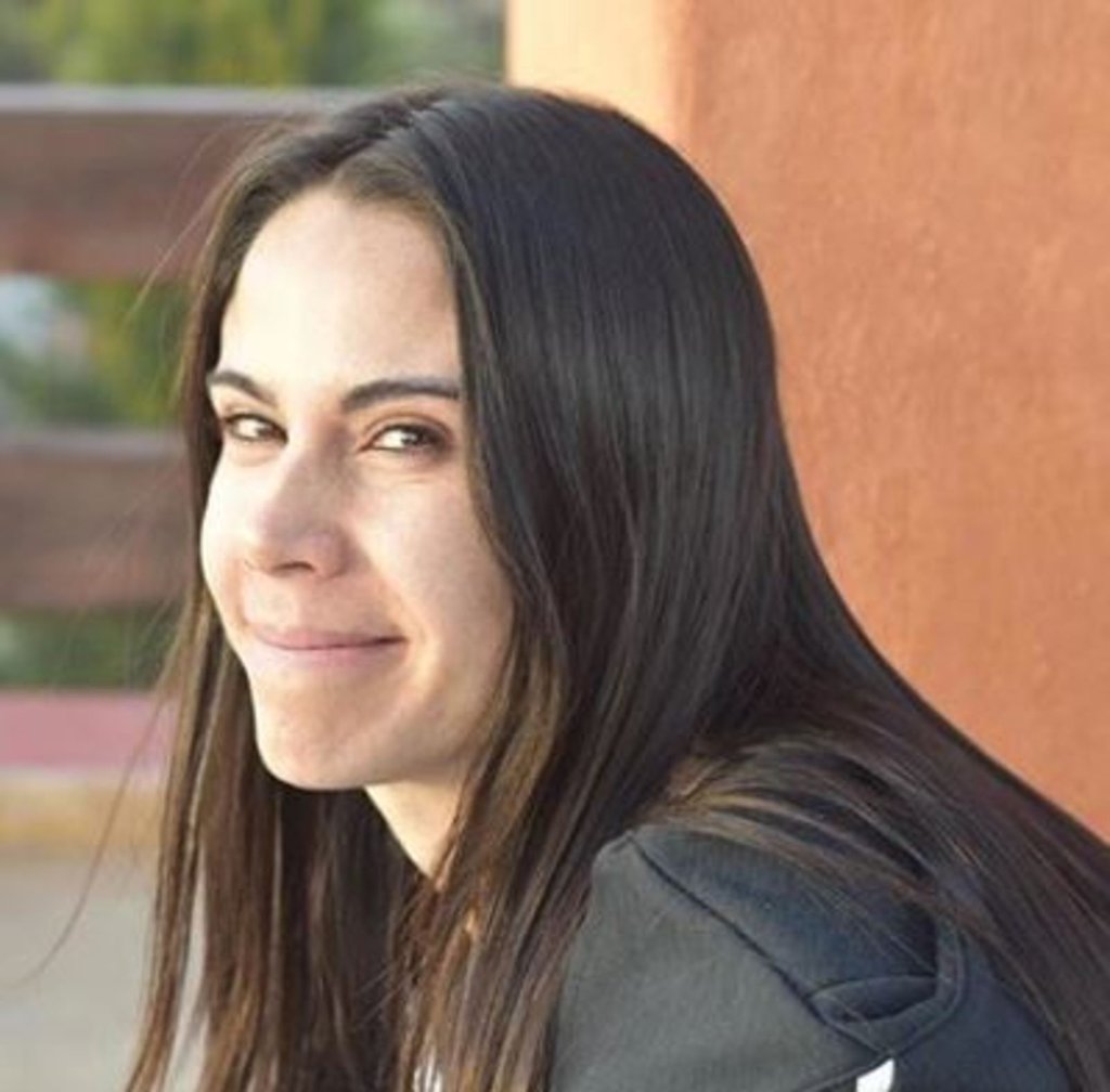 Paola Rojas se muestra al natural