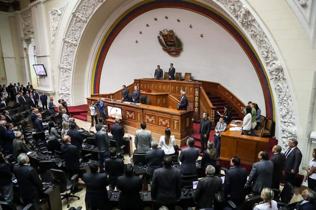 Parlamento venezolano pide a 46 países prohibir a Maduro uso de fondos