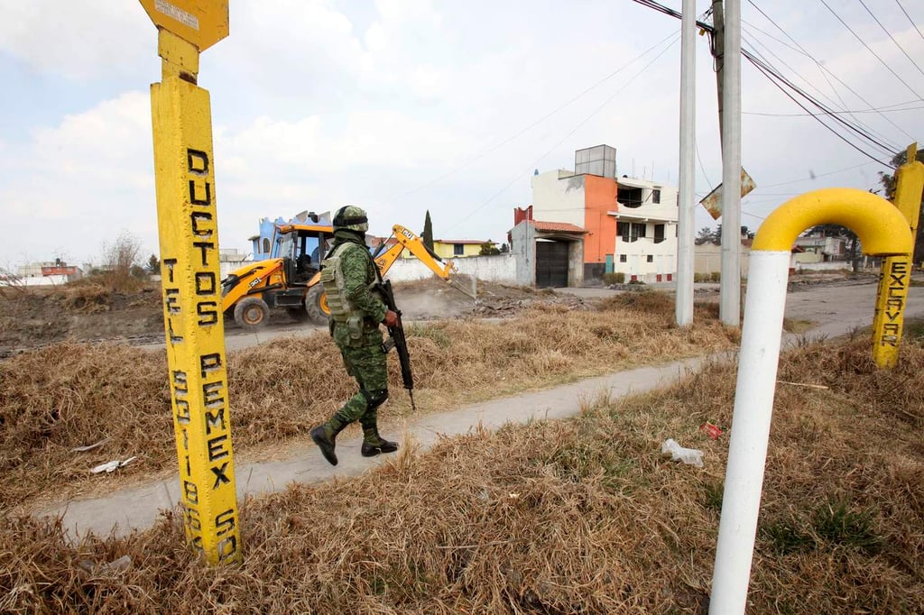 Ejército y policías vigilan ductos de Pemex en Toluca