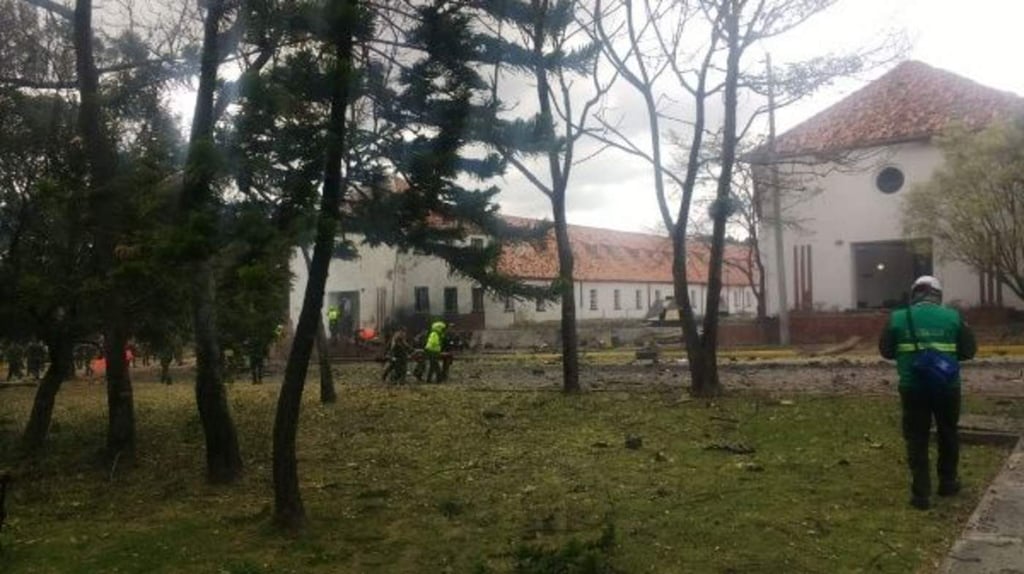 Explosión de coche bomba en Bogotá deja 5 muertos